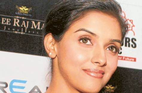 Asin goes adventurous